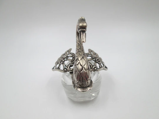 Salero para servicio de mesa. Plata de ley y cristal tallado. Forma de cisne. Europa. 1970