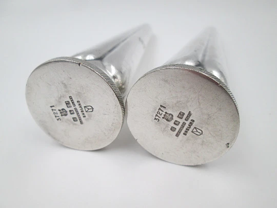 Salero y pimentero para servicio de mesa Elkington & Co. Metal bañado en plata. 1960