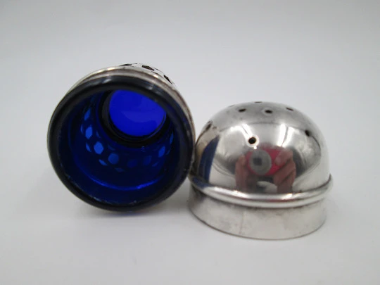 Salt & pepper shaker. 925 sterling silver and blue crystal. 1980's. Openwork design