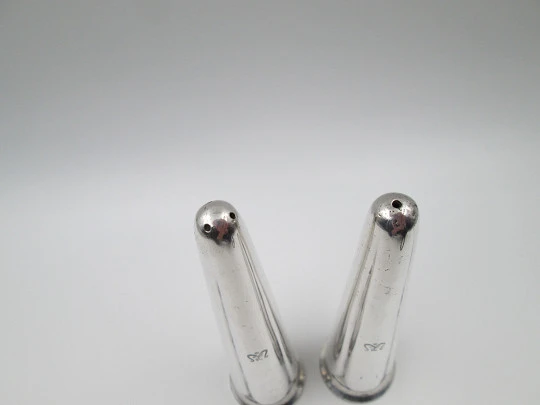 Salt & pepper shakers for table service. Elkington & Co. Silver plated. England. 1960's