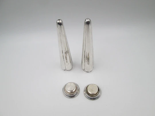 Salt & pepper shakers for table service. Elkington & Co. Silver plated. England. 1960's