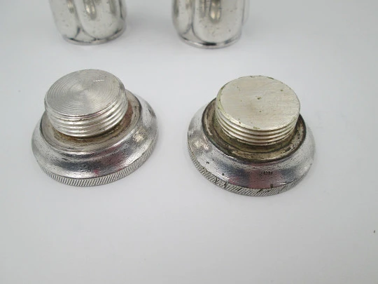 Salt & pepper shakers for table service. Elkington & Co. Silver plated. England. 1960's