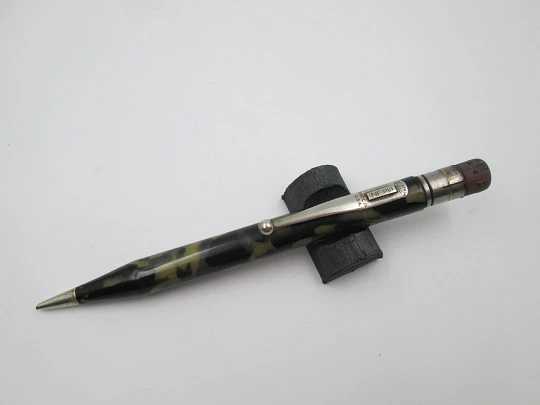 Salz. Cream & black celluloid and nickel plated trims. Twist system. Eraser on top. 1930's