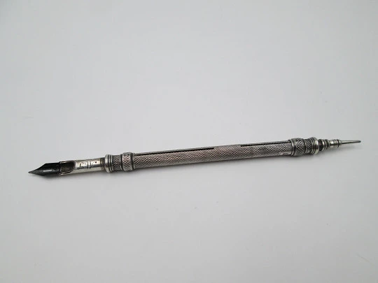 Sampson Mordan dip pen & propelling pencil combo. Sterling silver. 1880. UK