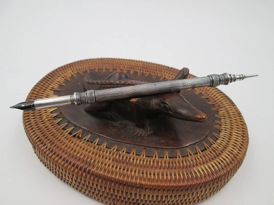 Sampson Mordan dip pen & propelling pencil combo. Sterling silver. 1880. UK