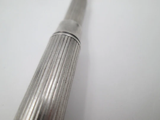 Sampson Mordan mechanical pencil. Sterling silver. United Kingdom. Lines pattern. 1910's