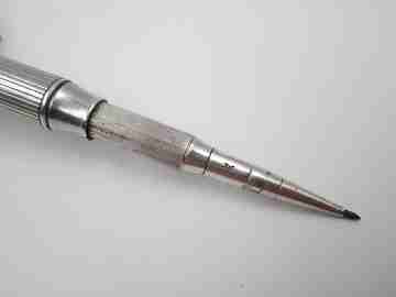 Sampson Mordan mechanical pencil. Sterling silver. United Kingdom. Lines pattern. 1910's