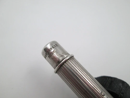 Sampson Mordan mechanical pencil. Sterling silver. United Kingdom. Lines pattern. 1910's