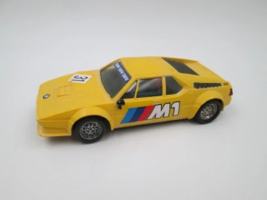 Scalextric. Coche BMW M1. Amarillo y negro. Exin. 1980. España