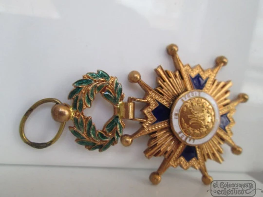 School merit medal. 1950's. Gold metal and colours enamel. Spain