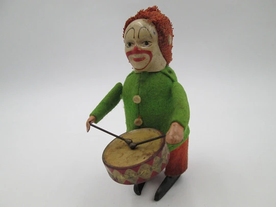 Schuco drummer clown clockwork toy. Tinplate and colours felt. Germany. 1930's