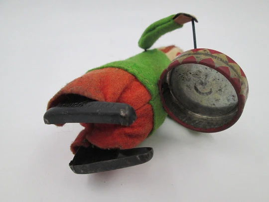 Schuco drummer clown clockwork toy. Tinplate and colours felt. Germany. 1930's