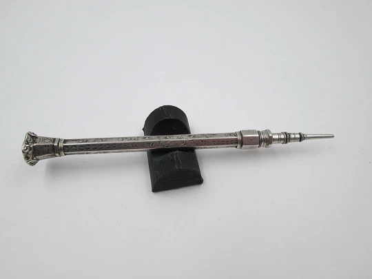 Scott Wing & Co. mechanical propelling twist pencil. Silver. England. 1900's