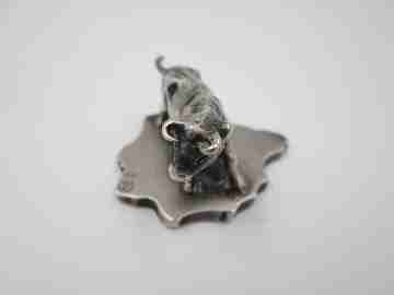 Sculpture / paperweight fighting bull on Spain map. 925 sterling silver. 1980's