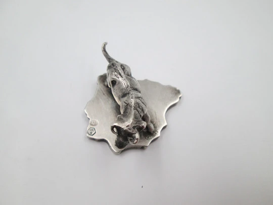 Sculpture / paperweight fighting bull on Spain map. 925 sterling silver. 1980's