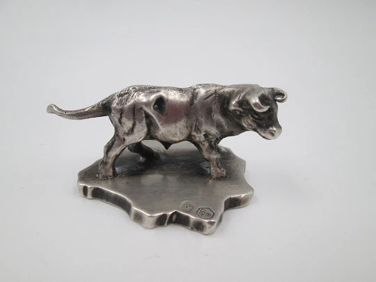 Sculpture / paperweight fighting bull on Spain map. 925 sterling silver. 1980's