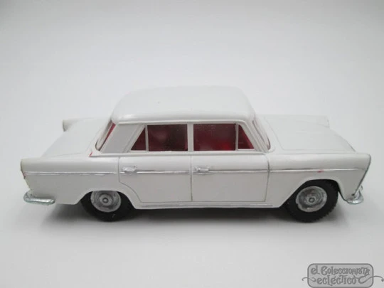 Seat 1500. Gozan. Box. 1969. Plastic, metal & rubber. Friction car