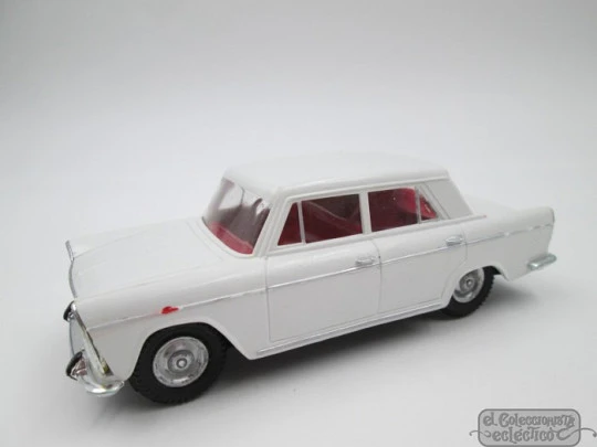 Seat 1500. Gozan. Box. 1969. Plastic, metal & rubber. Friction car