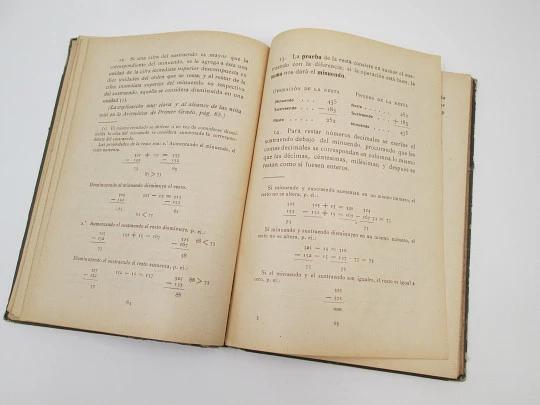 Second Grade Arithmetic. S.T.J publisher. Black drawings. Hardcover. 1930. Spain