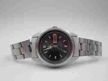 Seiko 5 lady wristwatch. Steel. Automatic. Date & day. Bracelet. 1980's. Japan