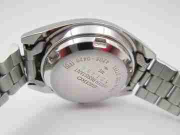 Seiko 5 lady wristwatch. Steel. Automatic. Date & day. Bracelet. 1980's. Japan