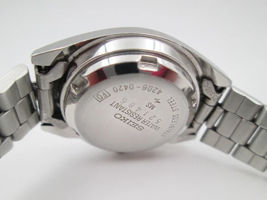 Seiko 5 lady wristwatch. Steel. Automatic. Date & day. Bracelet. 1980's. Japan