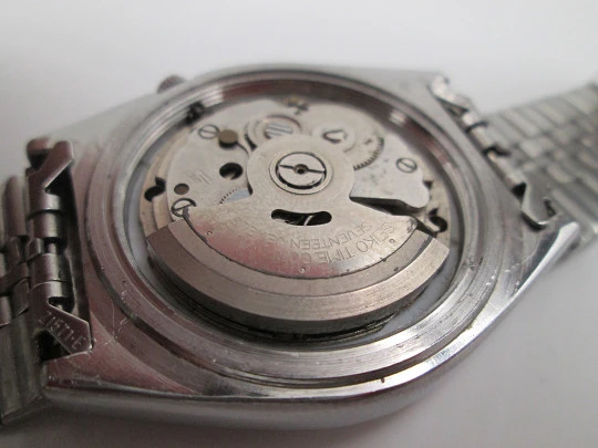 Seiko 5 men's watch. Stainless steel. Automatic. Calendar. Bracelet. 24 hours scale
