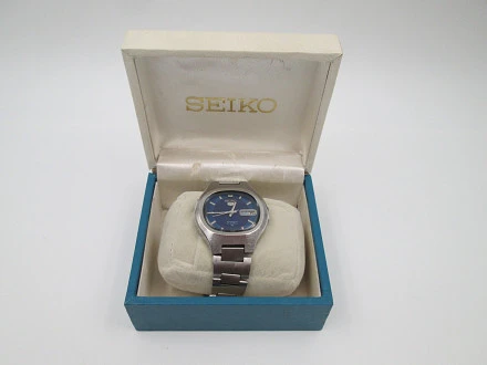 Seiko 5 box hotsell