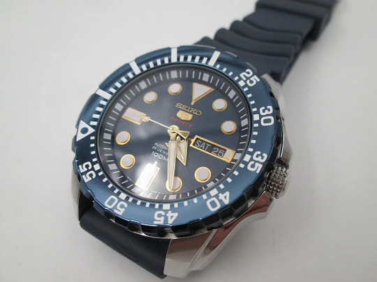 Seiko 5 Sport. Stainless steel. Automatic. Blued bezel. Rubber strap. Calendar. 2015's