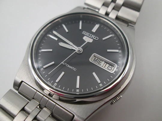 Seiko 5. Acero inoxidable. Automático. Calendario. Brazalete. Japón. 1990