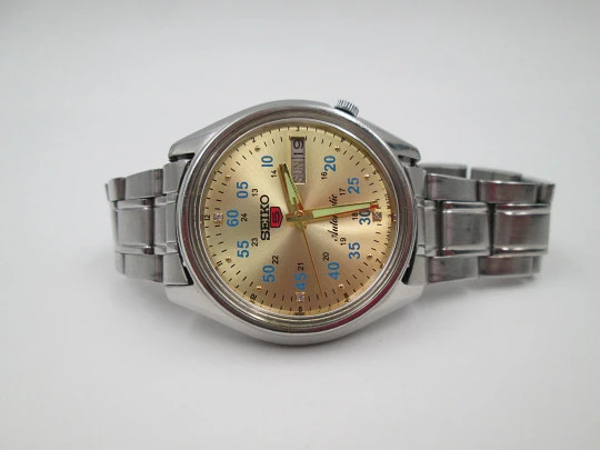 Seiko 5. Acero inoxidable. Automático. Escala minutos y horario 24 horas. 1990