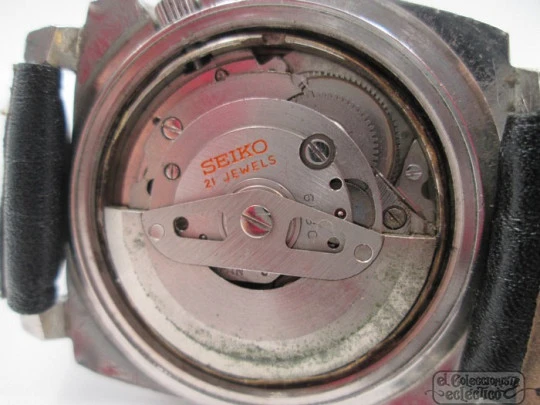 Seiko 5. Automatic. Calendar (date & day). Leather strap. 1980's. Black dial