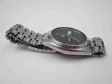 Seiko 5. Automatic. Calendar. Stainless steel. Bracelet. Blue dial. 1980's