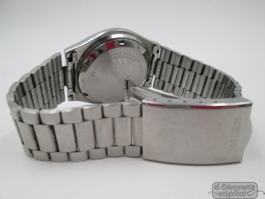 Seiko 5. Automatic. Date & day. Bracelet. 1980's. Japan. Silver dial