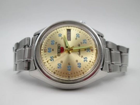 Seiko 5. Automatic. Stainless steel. Minutes scale & 24 hours. Bracelet. 1990's