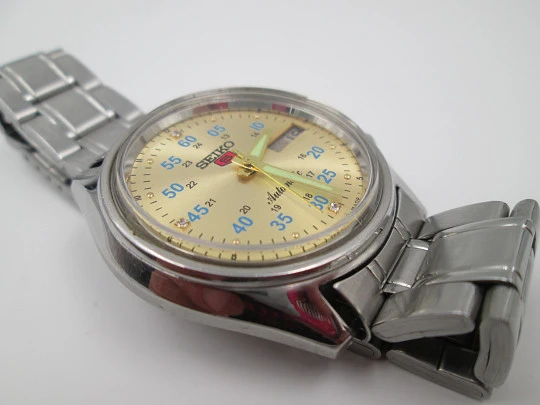 Seiko 5. Automatic. Stainless steel. Minutes scale & 24 hours. Bracelet. 1990's