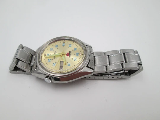 Seiko 5. Automatic. Stainless steel. Minutes scale & 24 hours. Bracelet. 1990's