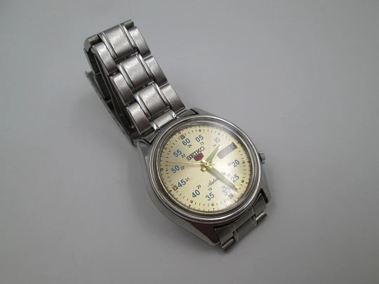 Seiko 5. Automatic. Stainless steel. Minutes scale & 24 hours. Bracelet. 1990's