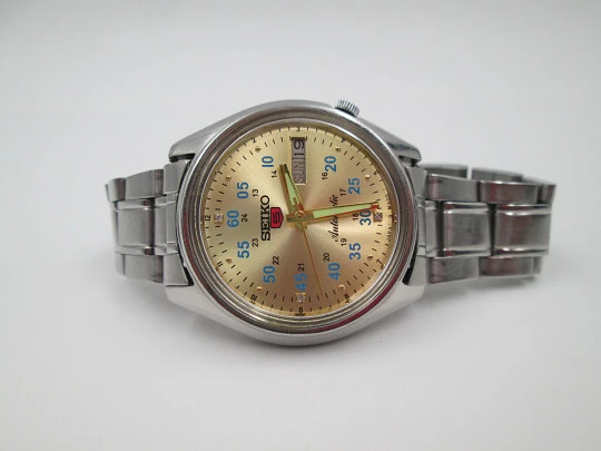 Seiko 5. Automatic. Stainless steel. Minutes scale & 24 hours. Bracelet. 1990's