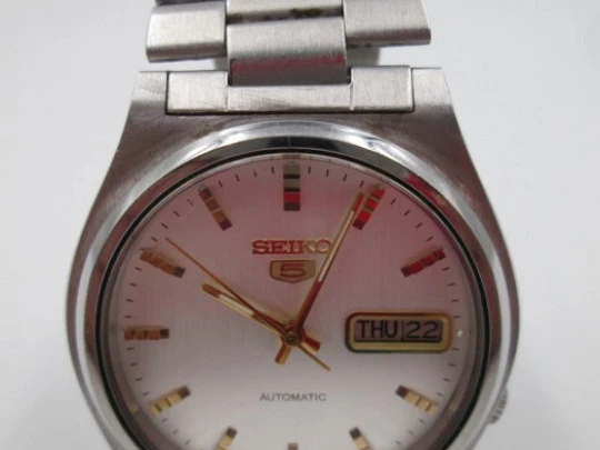 Seiko 5. Automático. Acero. Día y fecha. Armis. 1980. Esfera plata