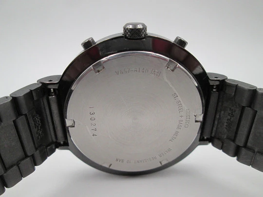 Seiko chronograph. Black blued steel and metal. Bracelet. Quartz. Calendar. 2000's