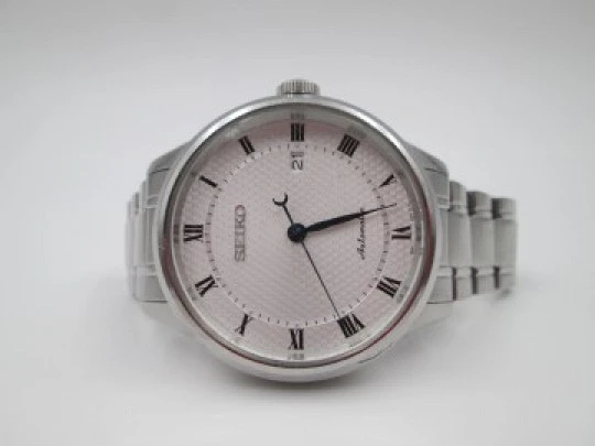 Seiko Classic. Automatic. Calendar. Steel. Bracelet. Exhibition caseback. Japan