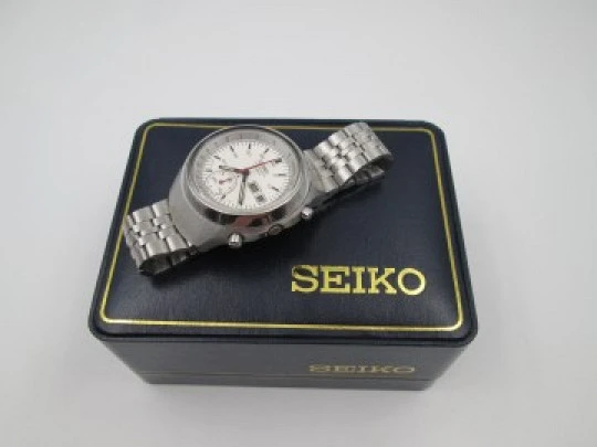 Seiko Helmet Darth Vader chronograph. Stainless steel. Calendar. 1970's. Bracelet