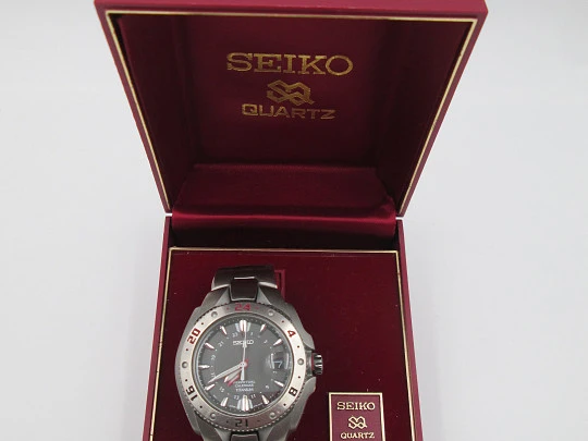 Seiko Perpetual Calendar GMT Titanium. Bracelet. Quartz. 100 meters. Box. 2003's