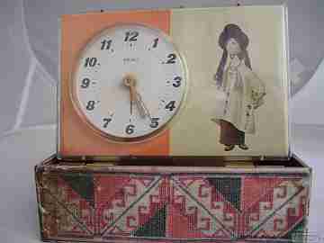 Seiko Puppet. Japón. Años 70. Cuerda. Alarma. Forma libro