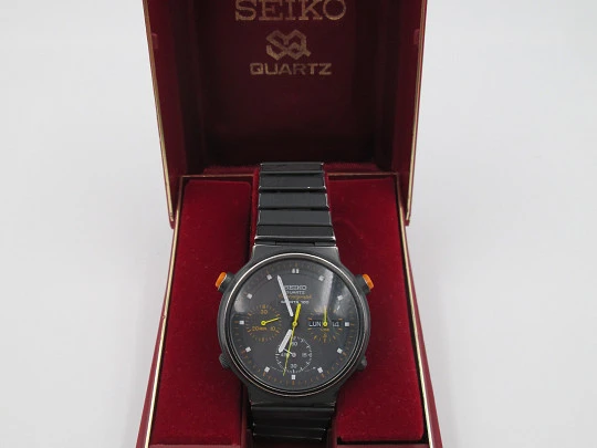 Seiko Sport 100 quartz chronograph. Black metal and steel. Bracelet. 1980's