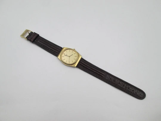 Seiko. Acero inoxidable y chapado oro. Mecanismo cuarzo. Caja rectangular. 1980