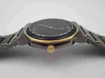 Seiko. Black and gold metal. Steel back. Quartz. Round case. Bracelet. 1980's. Japan