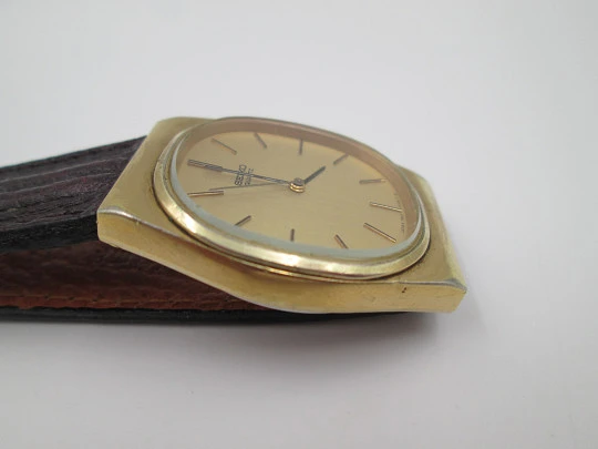 Seiko. Gold plated and stainless steel. Quartz movement. Rectangular case. Japan. 1980's