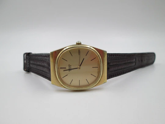 Seiko. Gold plated and stainless steel. Quartz movement. Rectangular case. Japan. 1980's